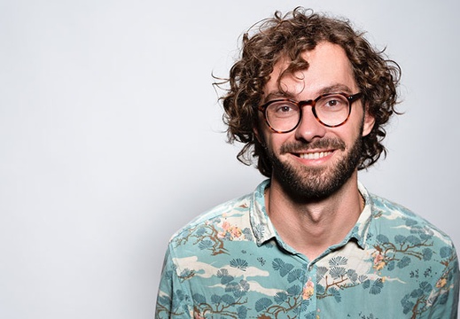 man-glasses