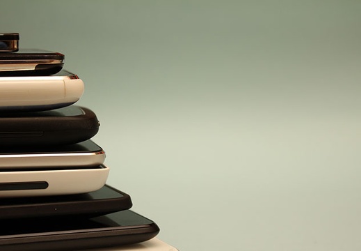 cellphones-stacked